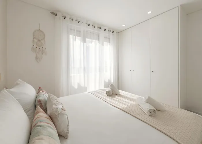 Atlantic Pearl Daire